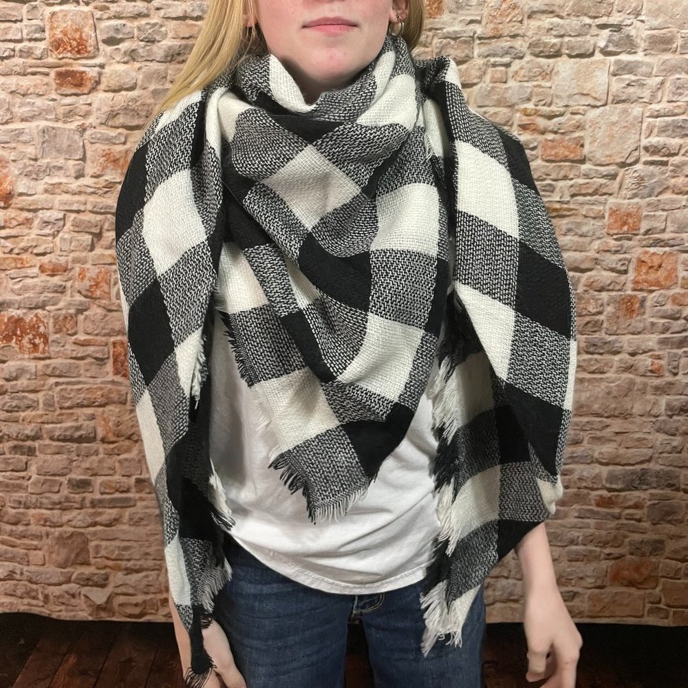 NWT Oversized Plaid Blanket Scarf - Picture 1 of 8